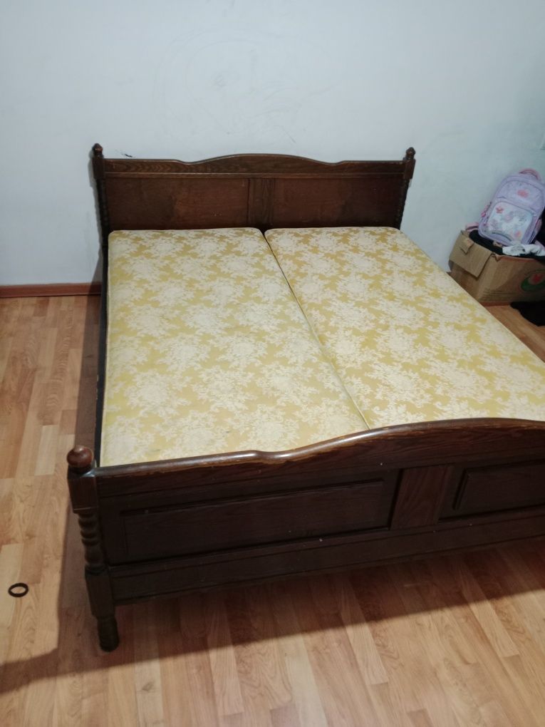 Кровать двуспальная.Төсек.