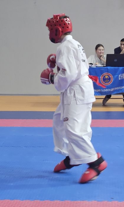 Продам экипировку. Полный комплект. Рост примерно 140-150