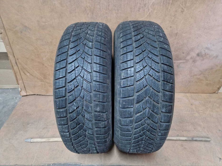 2 Goodyear R17 225/65
зимни гуми
DOT3519