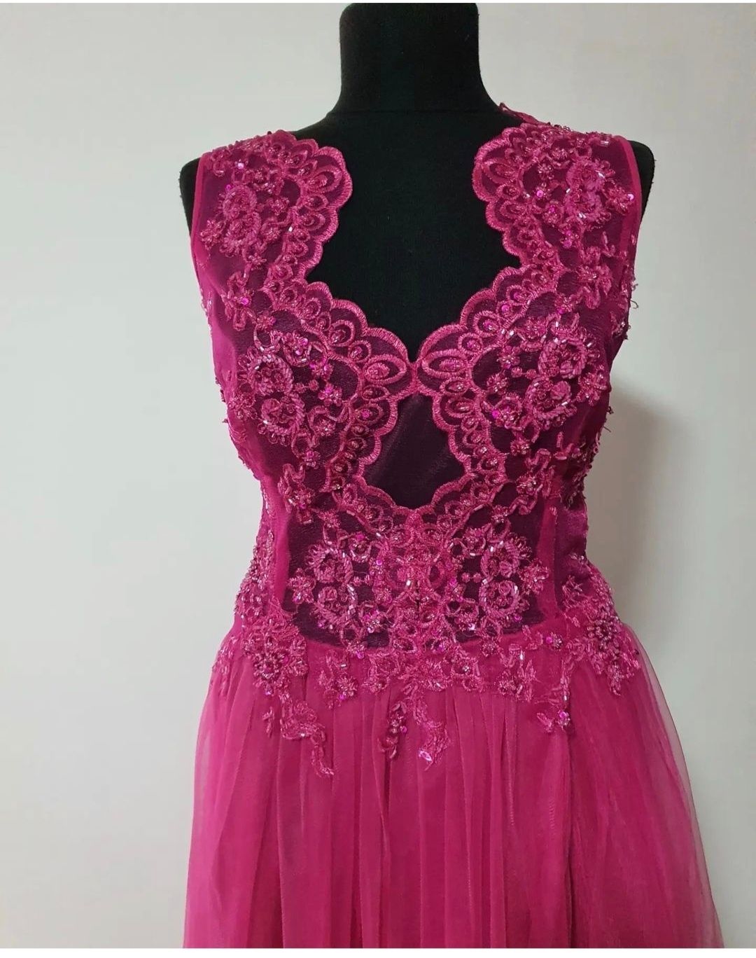 Rochie ampla rosu Rubin dantela brodata din matase naturala si tull;