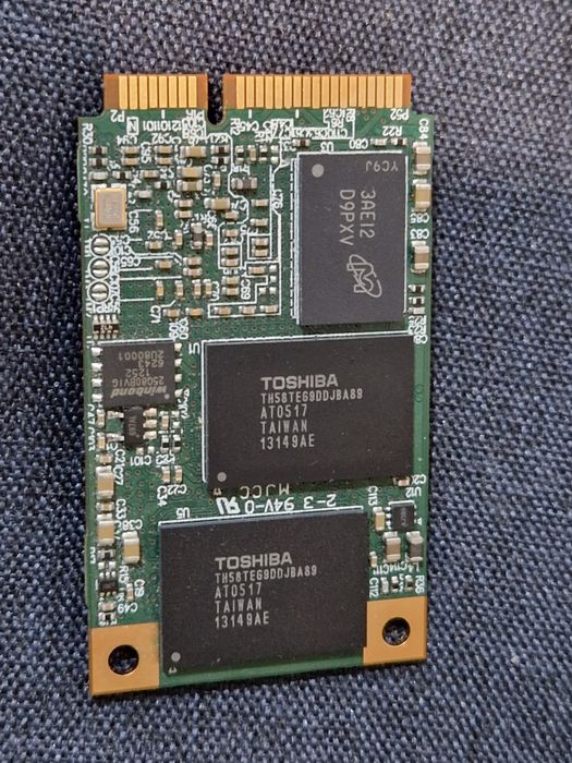 SSD 256 G pentru laptop.  Fara informații suplimentare.