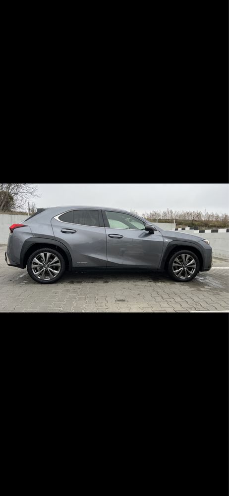 Lexus UX250h 4x4 INTEGRALA 24000€+TVA deductibil