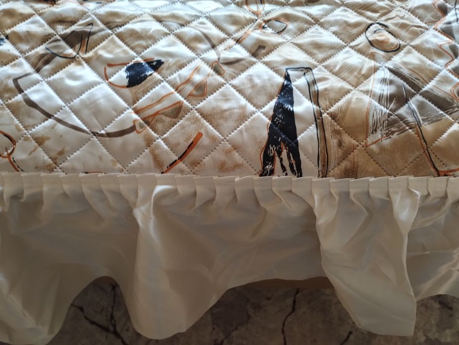 Кувертюра от сатен за спалня