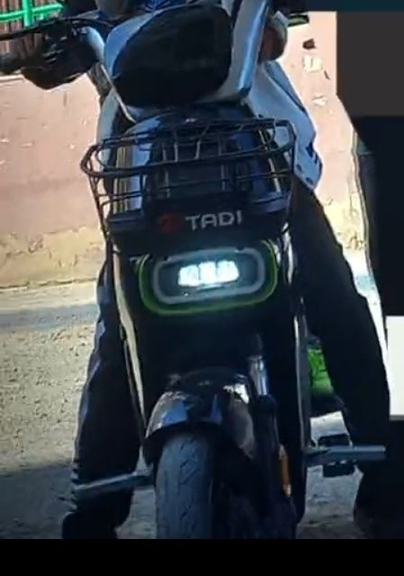 Продам электро скутер 700W tadi r5 есть царапины но все работает