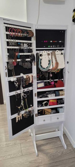 Dulap pentru bijuterii, cu oglinda