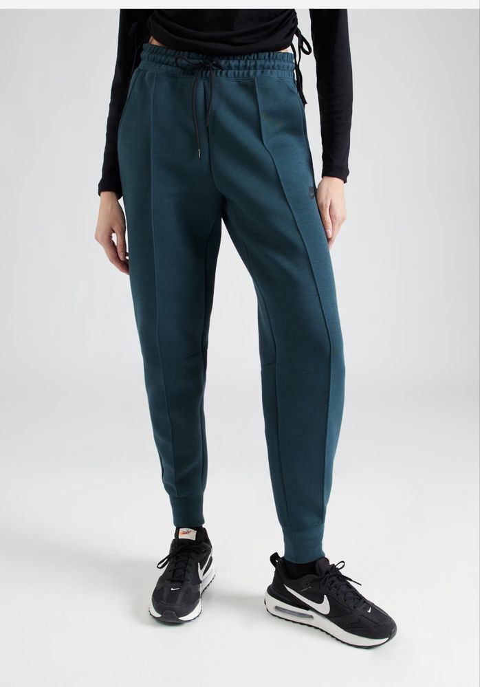 Дамско долнище NIKE tech fleece