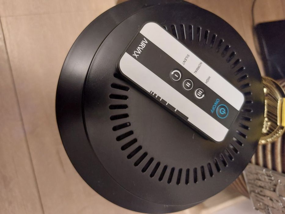 Purificator aer Airvax negru
