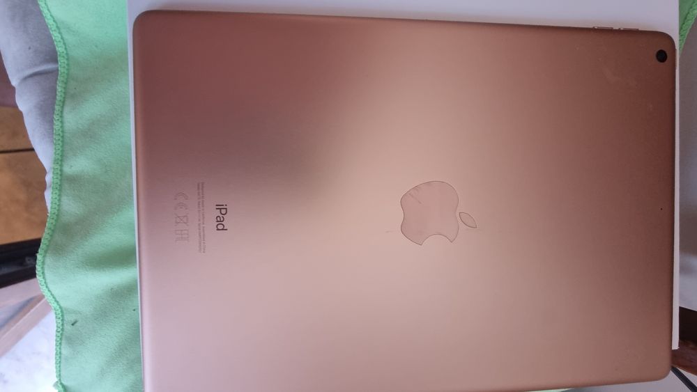 Vând Ipad 8th generation 2020 128Gb wifi