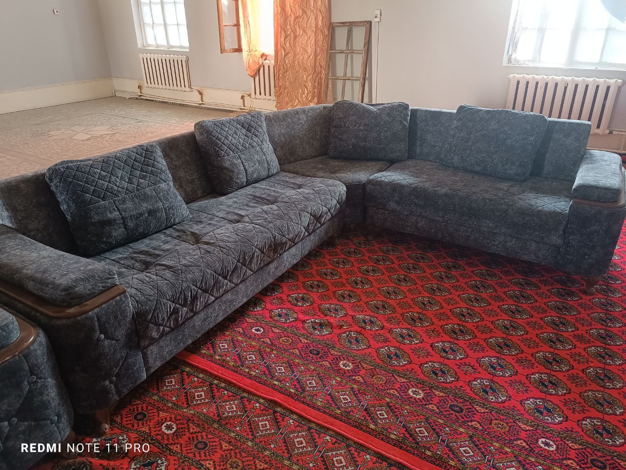 Divan ugolok sotiladi 2 komplekt