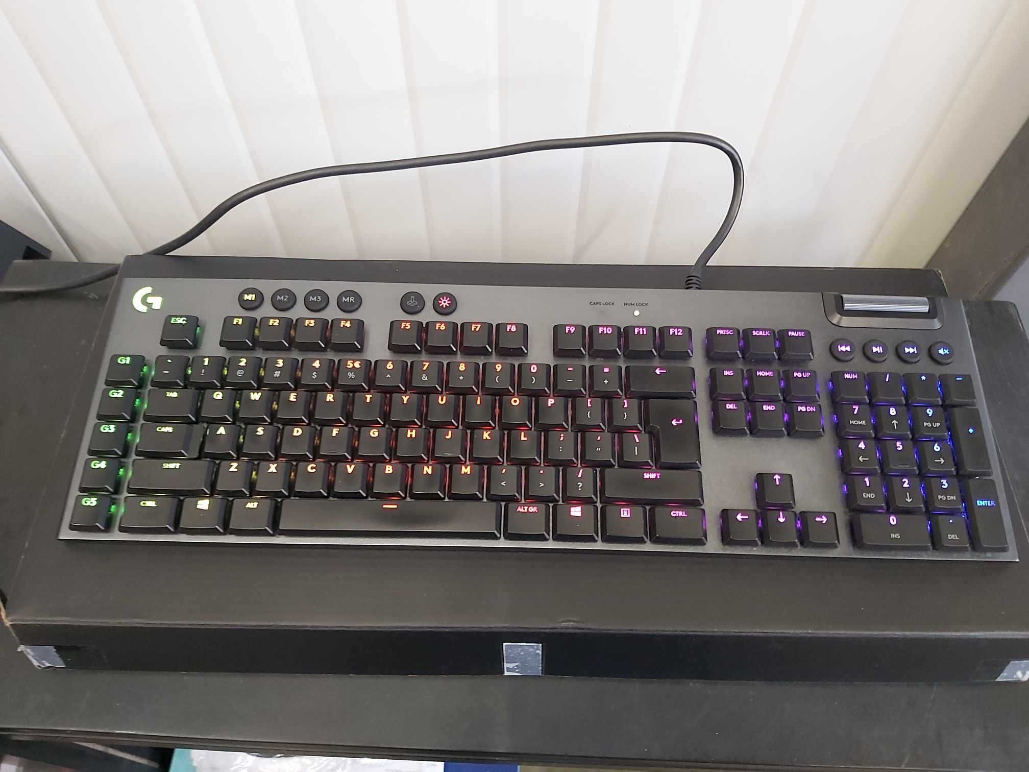 Геймърска механична клавиатура Logitech, G815 Lightsync RGB