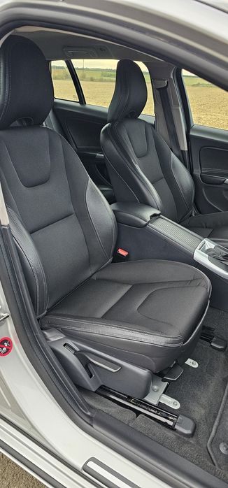 VOLVO V60 D3 2.0D Automat 2017 150cp