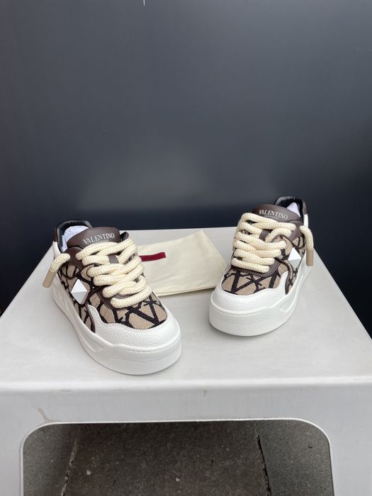 Valentino One Stud | 42 |