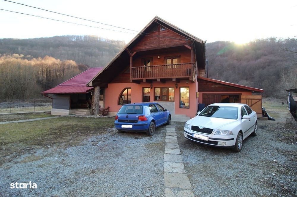 Vând casă P+1E, în Groș, la 12km de Hunedoara, teren 8.610mp