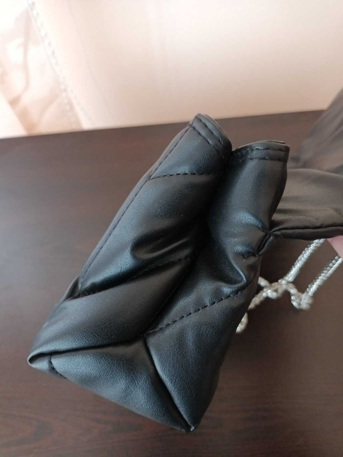 НОВА елегантна дамска черна чанта, Спиди