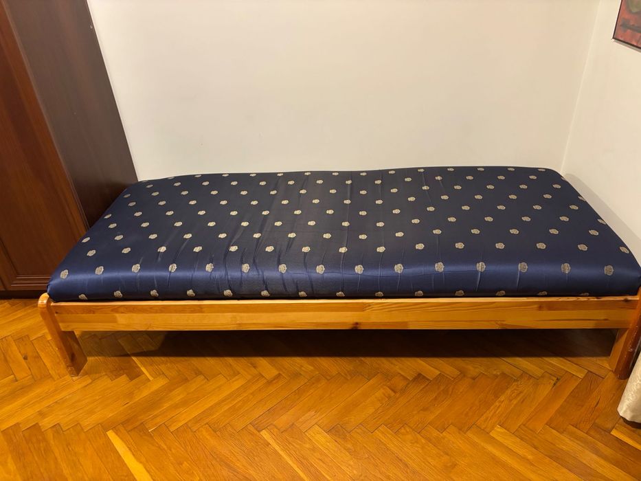 Единично легло, секция