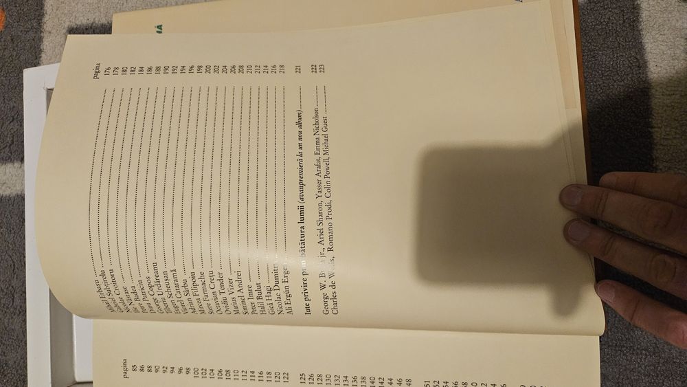 Cum ma vezi și cum te vad. . 101 Portrete de Marian Avramescu , 2004