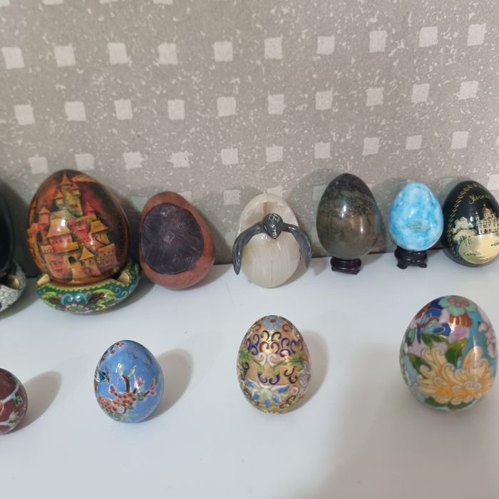 Colecție ouă decorative cloisonné, pictate și din piatră semiprețioasă