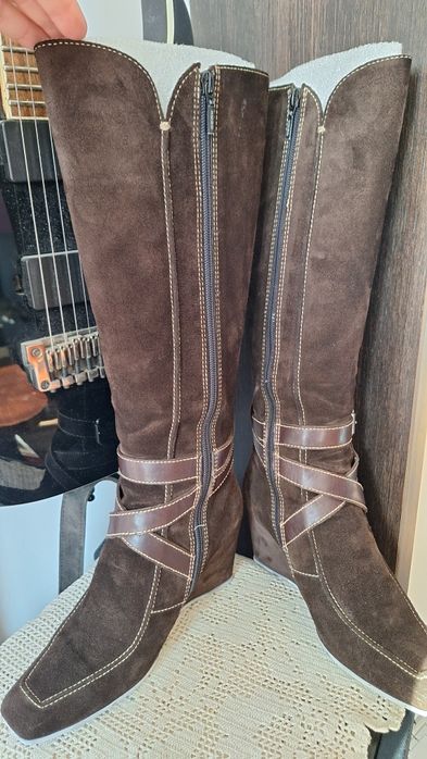 Велурени ботуши GEOX