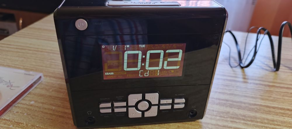 Pentru bucătărie 2 modele de radio