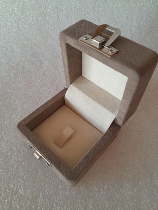 Кутийка за пръстен, бижу