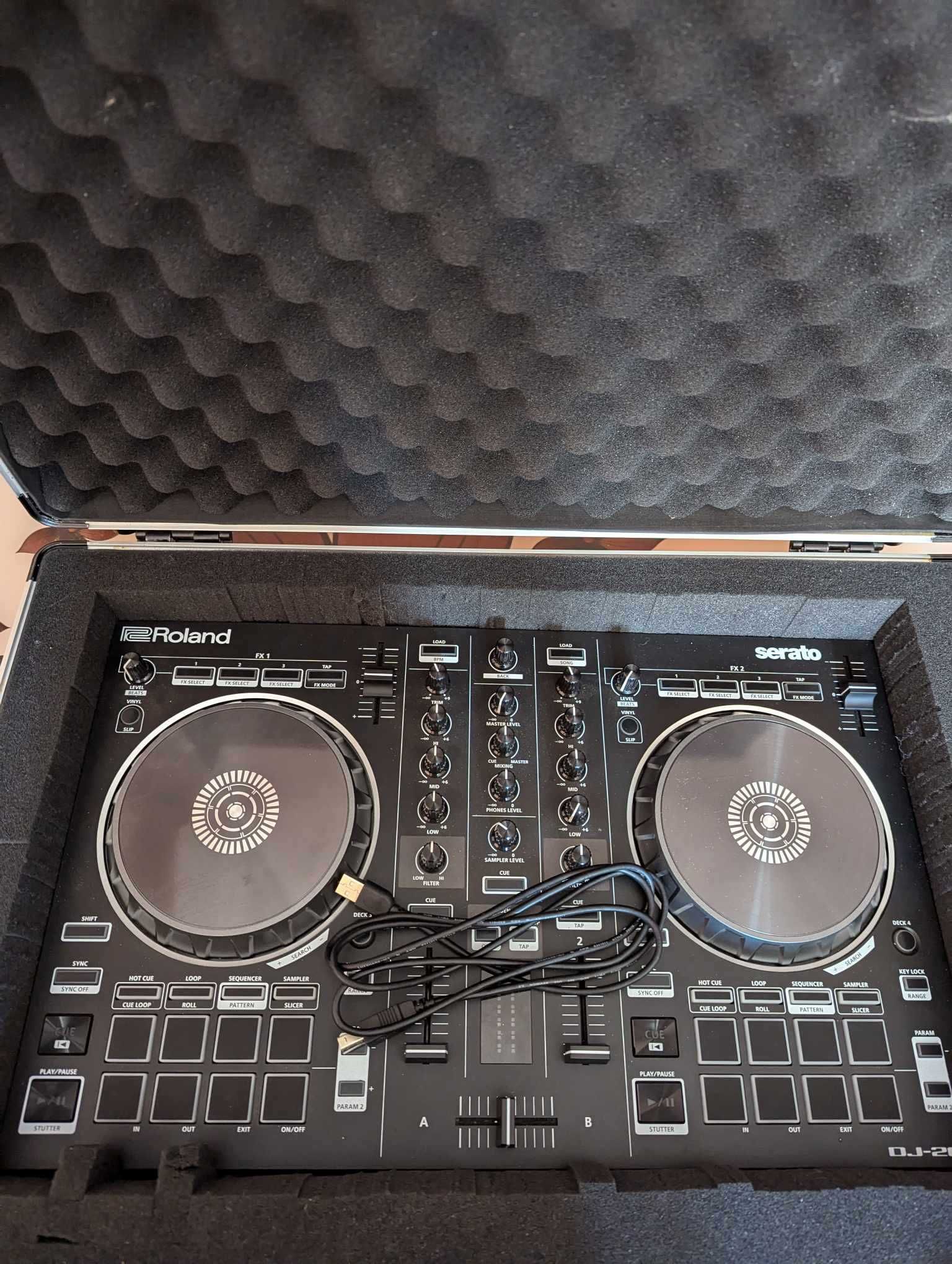 Consola Roland DJ-202 Case + Promo Code 50%