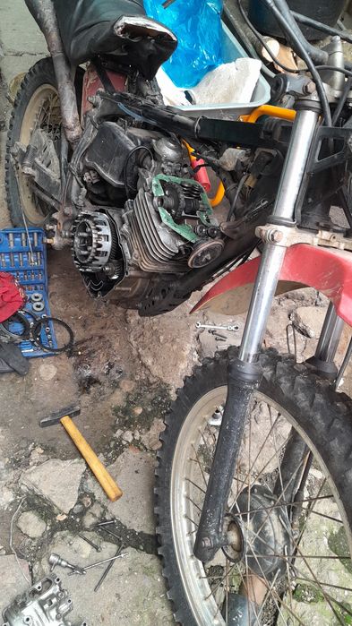 Motocicleta suzuki dr250