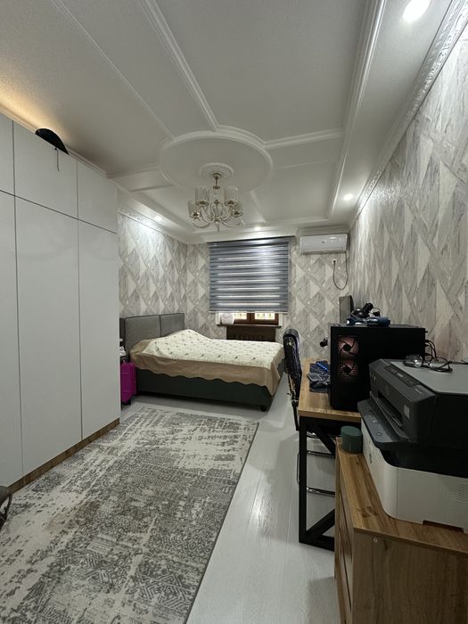 Высоко-чка.  На 1кв. Чиланзар. 3комнатная 4этаж