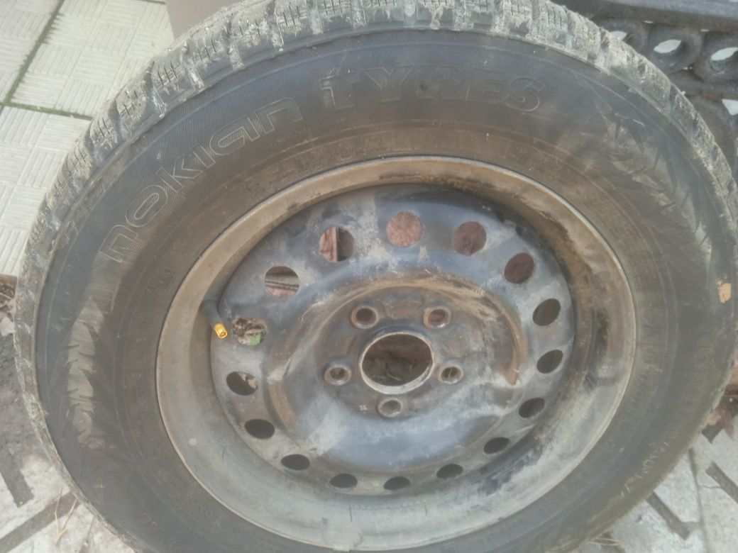 Продам шины 4 штуки с дисками Nokian 7 nordman
