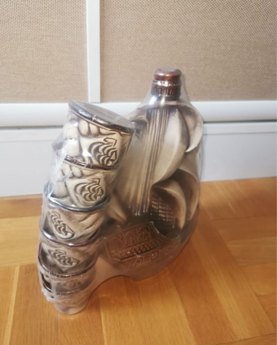 Керамичен чисто нов сервиз вино ракия шише форма Кораб с платна 6 чаши