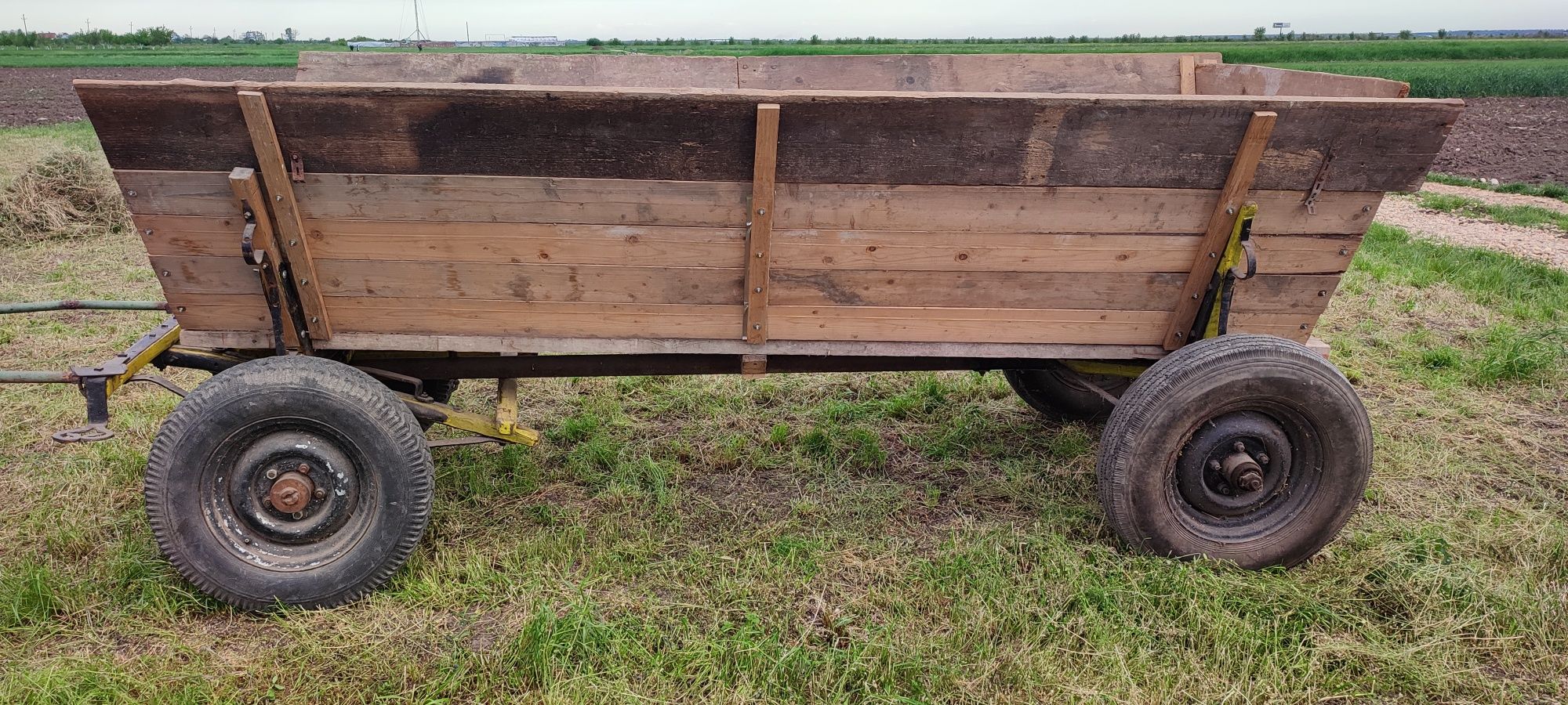 Vând căruță pentru tractor