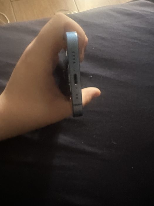Vand iphone 13 mini 256g sanatate la baterie 81 ține mult bateria