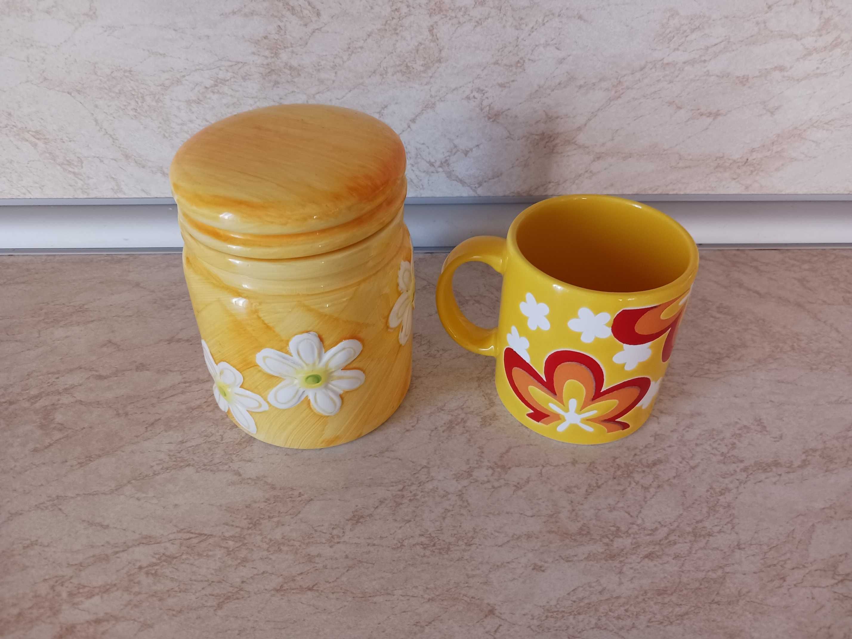 Комплект от чаша и буркан