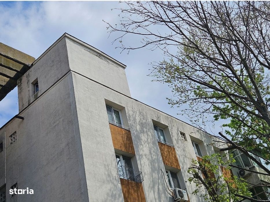 Vand ap cu 3 camere zona Parc Central