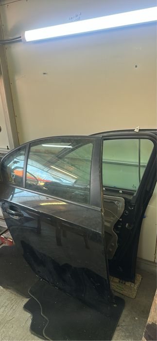 Vand usi dreapta fata si spate bmw e60 black saphire