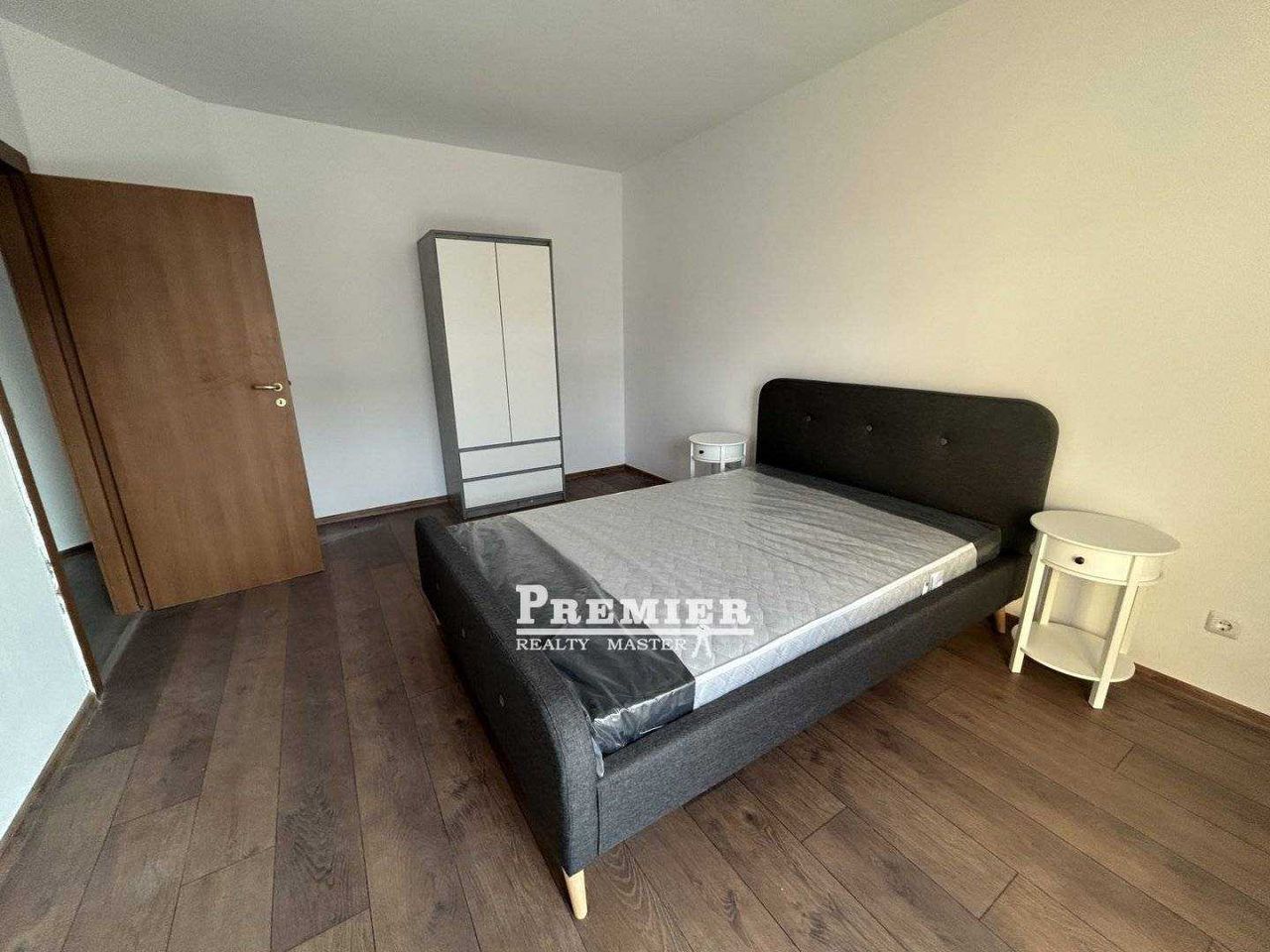 Продава се Тристаен апартамент в Несебър - 77 кв.м за 975 €/кв.м - Снимка #2