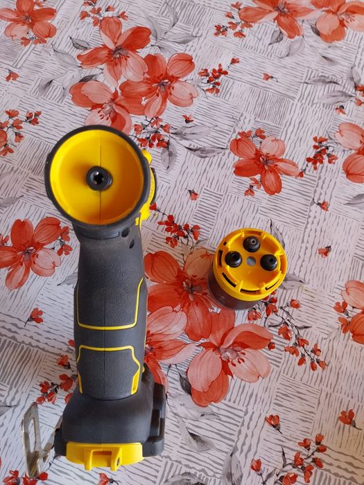 Pistol pocnit dewat corp