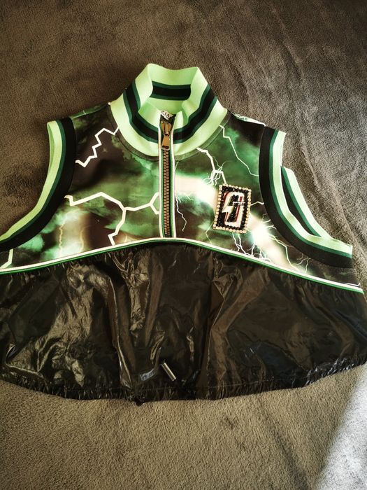 Дамски екип панталон и кроп топ.