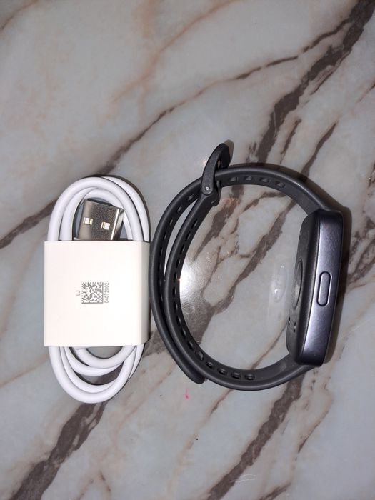 Huawei band 10 нова