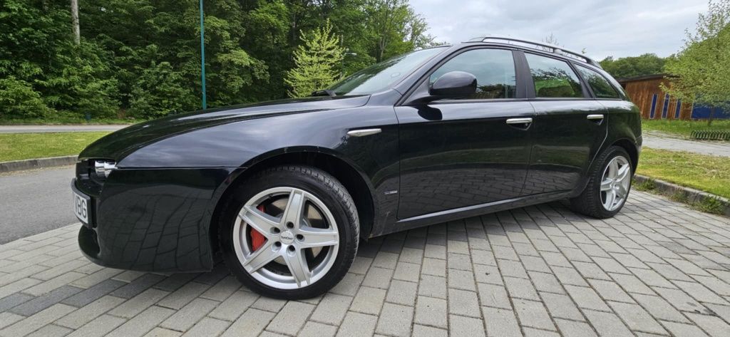 Alfa Romeo159 2006 mă interesează și schimb!!!