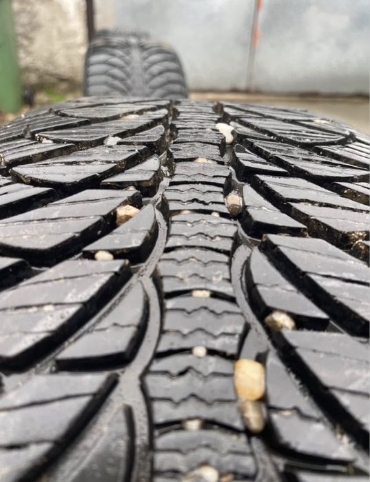 Vand cauciucuri de iarna 205/55/16 impreuna cu jenti,capace VW