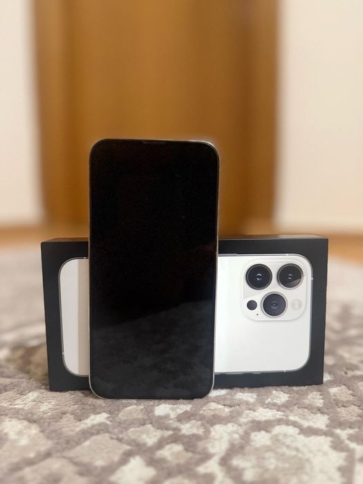 Vand iPhone 13 Pro, impecabil, cutie, încărcător + huse