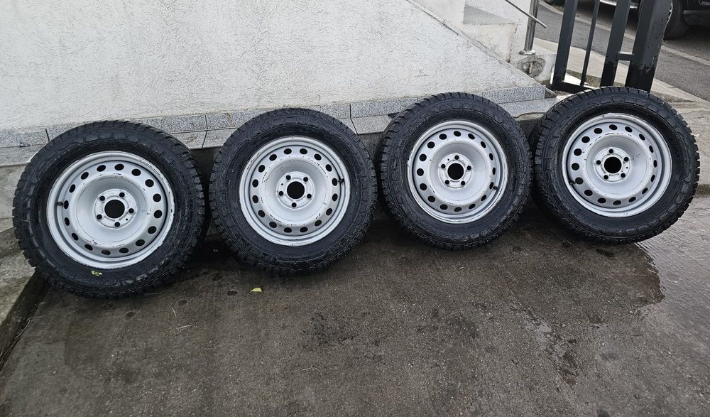 Vând Roti 215 65 16 c MichelinAgilis CrossClimate  M&S An 2023