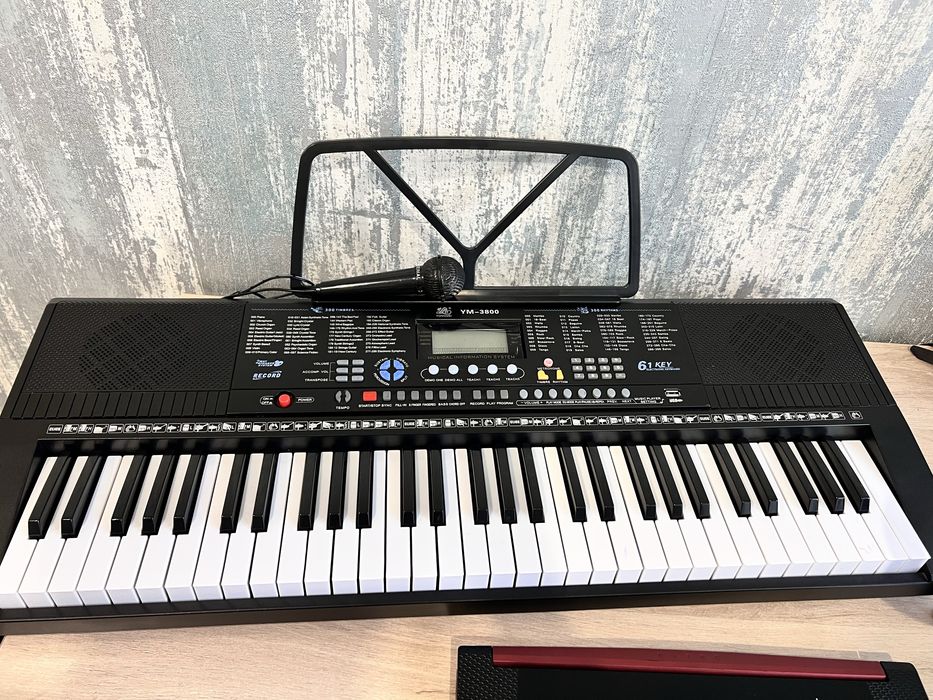 Продам синтезатор в отличном состояний классный