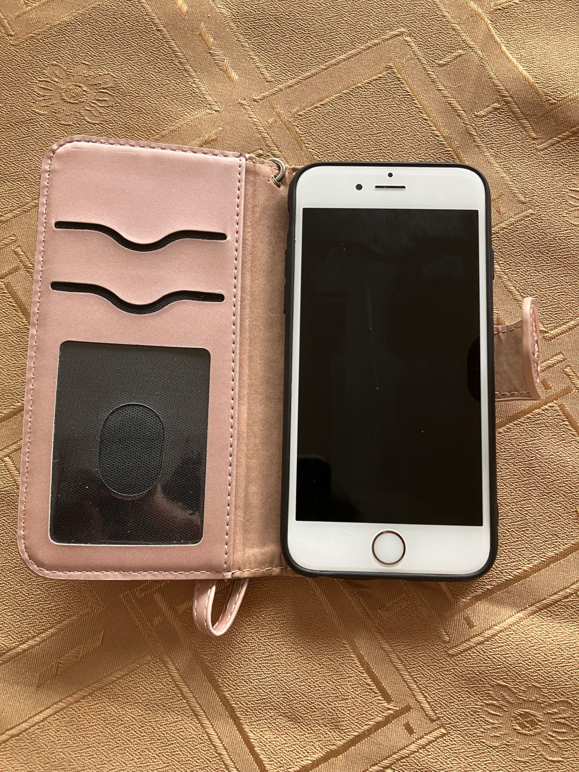 Продавам iPhone 6s в цвят розово с калъф