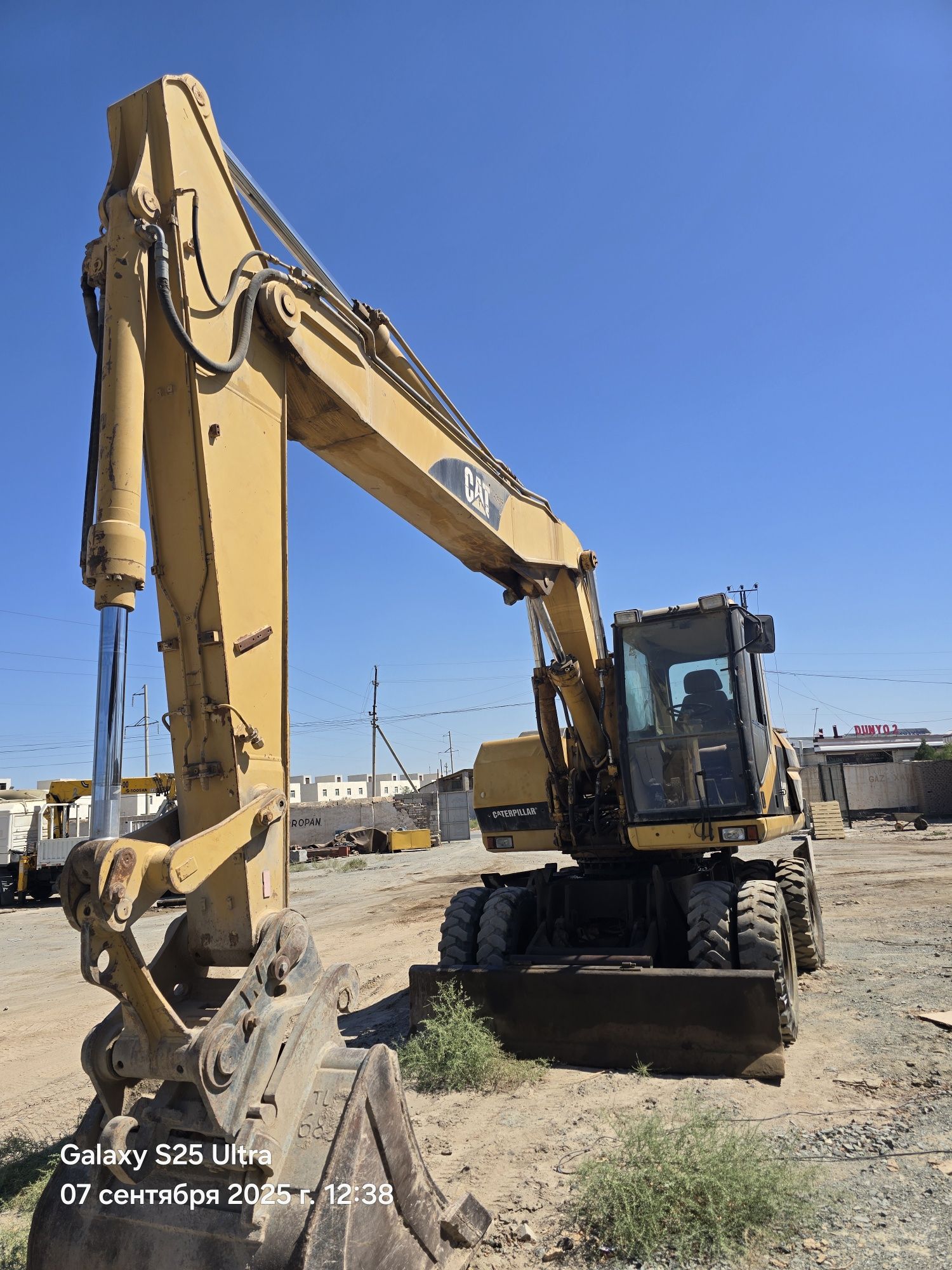 Ekskavator Cat M318 Sotiladi