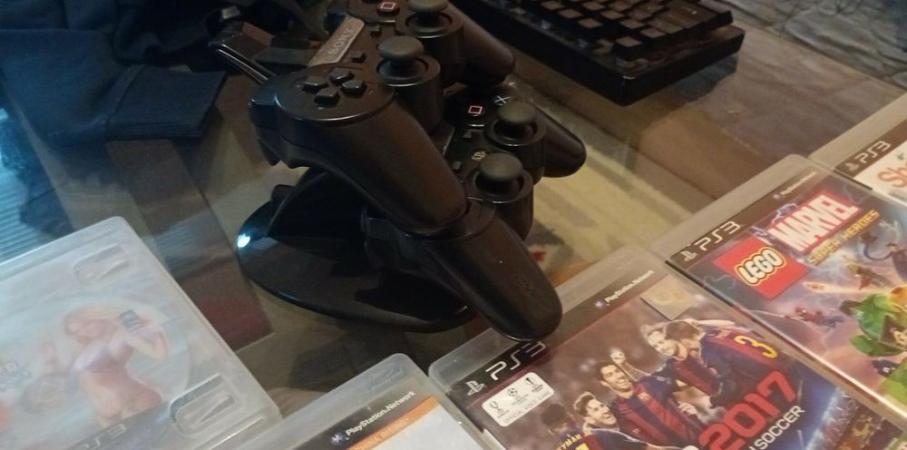 Playstation 3 + 2 джойстика и 13игри