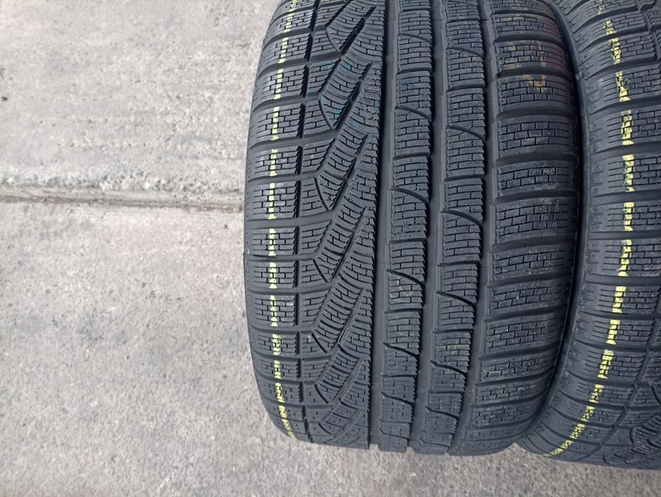 2 anvelope NOI de iarna Pirelli 295/35 R18