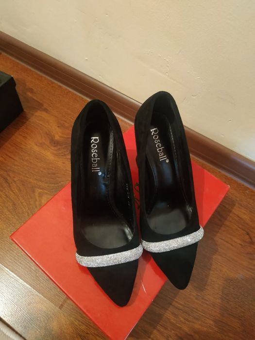 Туфли вечерние на каблуке размер 36