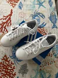 Бели Дамски обувки Adidas Sam Smith J