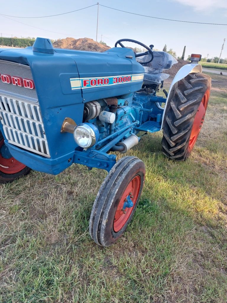 Vând tractor Ford 3000